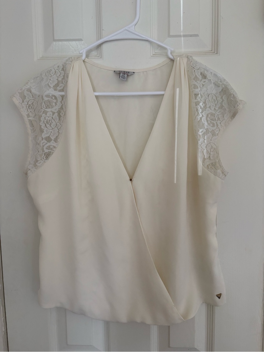 GUESS sleeveless Cream wrap top Lace Deep V Neck Women’s L